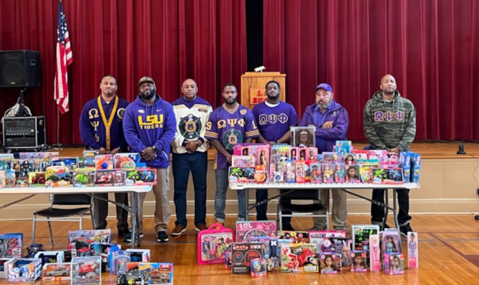Omega Psi Phi Fraternity, Inc. gifts 200 children at local elementary ...