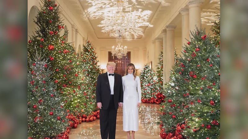 White House releases Trump Christmas photo (Figure) Analysis of White House releases Trump Christmas photo